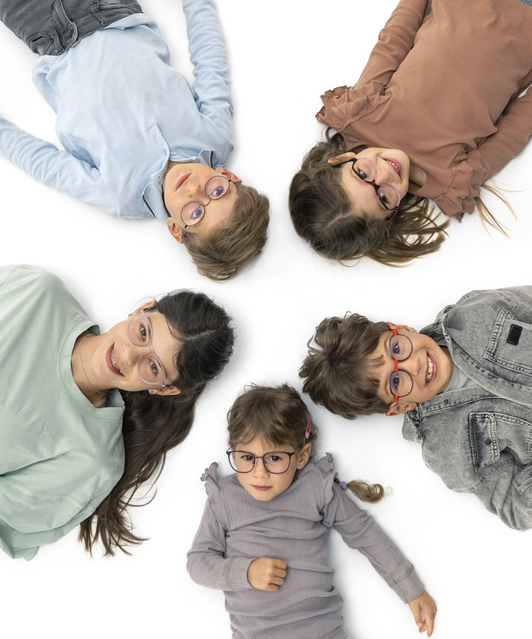 Children wearing ZEISS myopia management glasses
